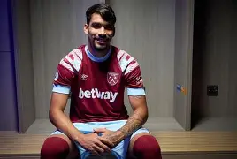 包含国际比赛日里昂备战欧冠；绝杀压哨细节曝光；媒体盛赞；团队化学反应显著的词条